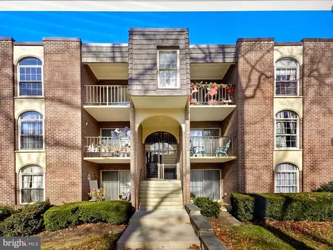 3334 Woodburn Village Dr #31, Annandale, VA 22003
