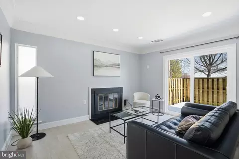 8626 Village Sq #8626, Alexandria, VA 22309