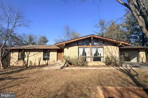10400 Hunter Ridge Dr, Oakton, VA 22124