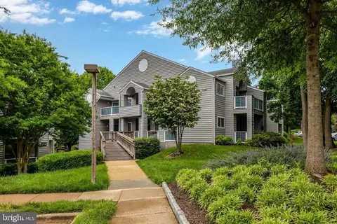 1504 E Summerchase Ct, Reston, VA 20194