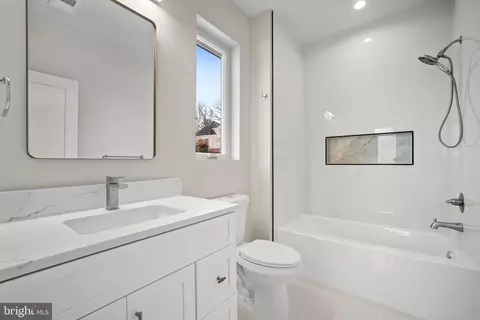 Bath - 1935 Foxhall Rd, Mclean, VA 22101 photo 8 of 9