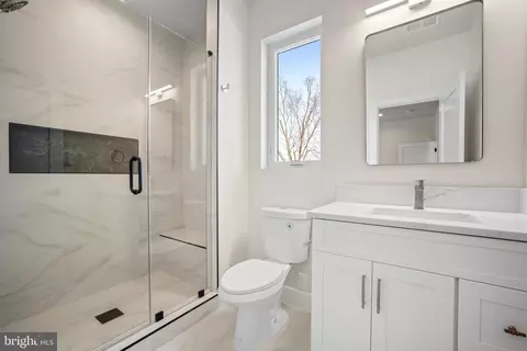 Bath - 1935 Foxhall Rd, Mclean, VA 22101 photo 6 of 9