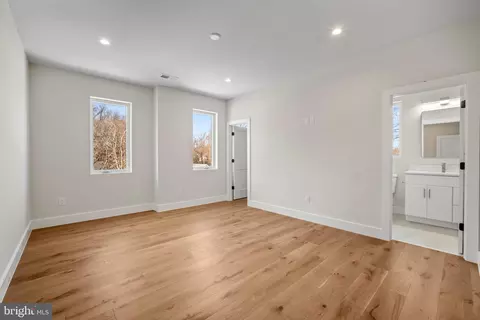 Bedroom - 1935 Foxhall Rd, Mclean, VA 22101 photo 4 of 10