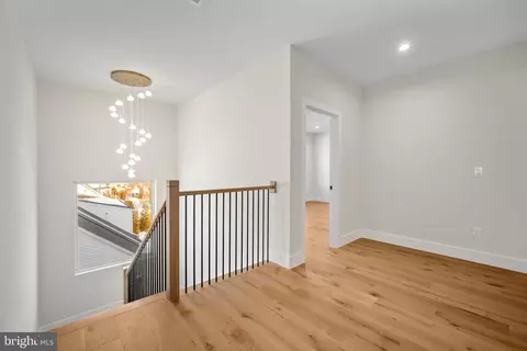 Entry Way - 1935 Foxhall Rd, Mclean, VA 22101 photo 7 of 10