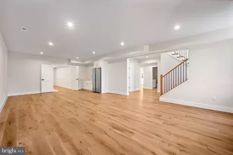 Living - 1935 Foxhall Rd, Mclean, VA 22101 photo 4 of 6