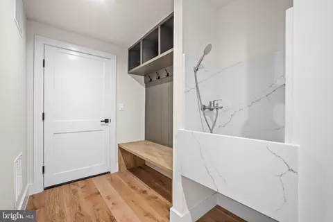 Entry Way - 1935 Foxhall Rd, Mclean, VA 22101 photo 9 of 10