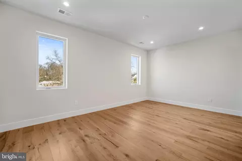 Bedroom - 1935 Foxhall Rd, Mclean, VA 22101 photo 7 of 10