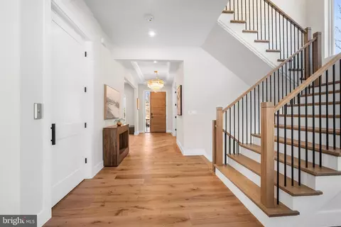 Entry Way - 1935 Foxhall Rd, Mclean, VA 22101 photo 4 of 10