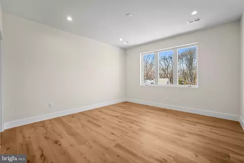 Bedroom - 1935 Foxhall Rd, Mclean, VA 22101 photo 5 of 10