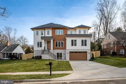 Exterior - 1935 Foxhall Rd, Mclean, VA 22101 photo 3 of 10