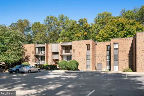 7904 Inverton Rd #304, Annandale, VA 22003