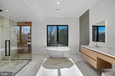 Bath - 7103 Westbury Rd, Mclean, VA 22101 photo 5 of 10