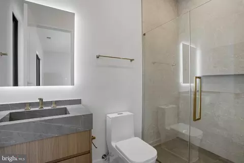Bath - 7103 Westbury Rd, Mclean, VA 22101 photo 8 of 10