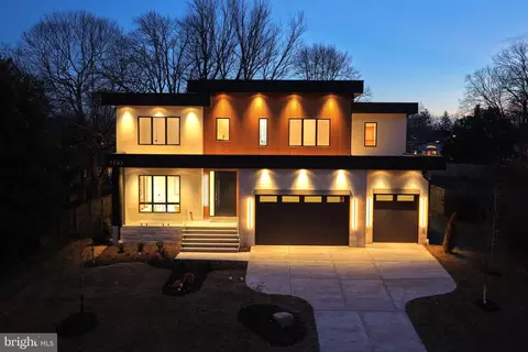 Exterior - 7103 Westbury Rd, Mclean, VA 22101 photo 3 of 11