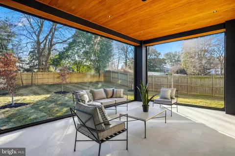 Exterior - 7103 Westbury Rd, Mclean, VA 22101 photo 4 of 11