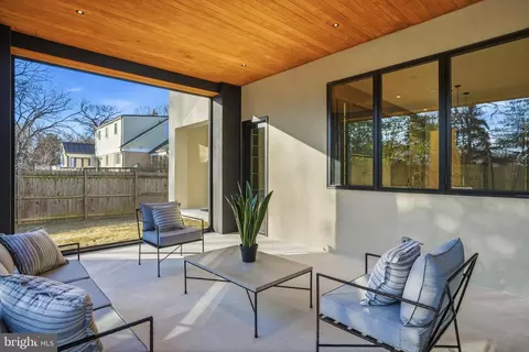 Exterior - 7103 Westbury Rd, Mclean, VA 22101 photo 5 of 11