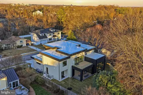 View/Area - 7103 Westbury Rd, Mclean, VA 22101 photo 2 of 3