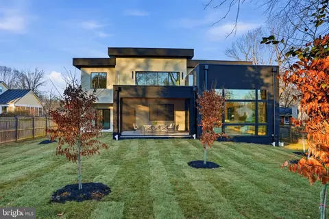 Exterior - 7103 Westbury Rd, Mclean, VA 22101 photo 10 of 11