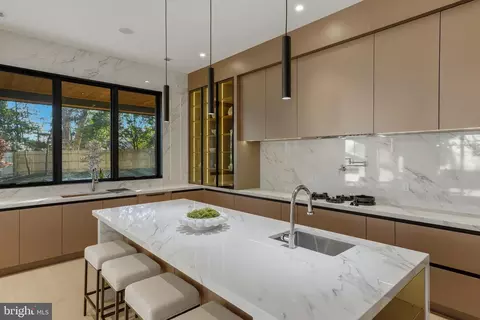 Kitchen - 7103 Westbury Rd, Mclean, VA 22101 photo 7 of 9