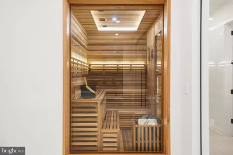 Entry Way - 7103 Westbury Rd, Mclean, VA 22101 photo 15 of 16