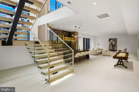 Entry Way - 7103 Westbury Rd, Mclean, VA 22101 photo 10 of 16
