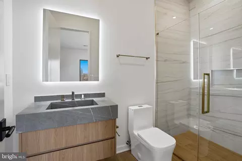 Bath - 7103 Westbury Rd, Mclean, VA 22101 photo 9 of 10