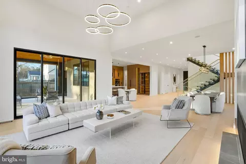 Living - 7103 Westbury Rd, Mclean, VA 22101 photo 5 of 5