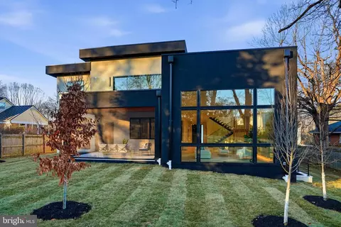 Exterior - 7103 Westbury Rd, Mclean, VA 22101 photo 11 of 11