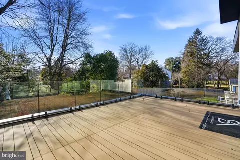 Exterior - 7103 Westbury Rd, Mclean, VA 22101 photo 9 of 11