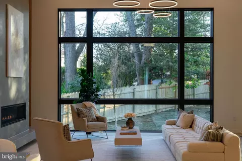 Living - 7103 Westbury Rd, Mclean, VA 22101 photo 2 of 5