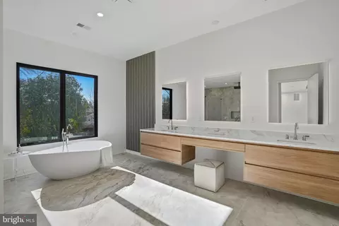 Bath - 7103 Westbury Rd, Mclean, VA 22101 photo 4 of 10