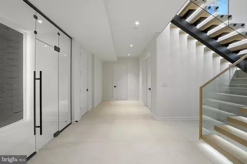 Entry Way - 7103 Westbury Rd, Mclean, VA 22101 photo 13 of 16