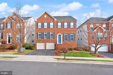 7204 Gray Heights Ct, Alexandria, VA 22315