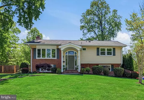 8231 Mcneil St, Vienna, VA 22180