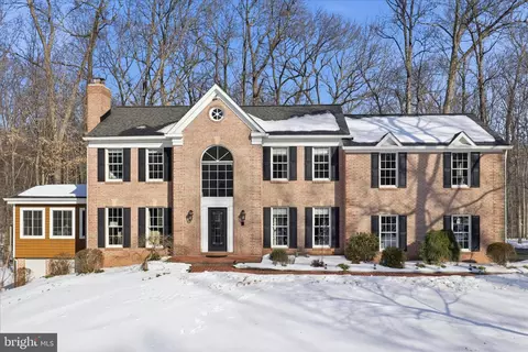 6323 Colchester Rd, Fairfax Station, VA 22039