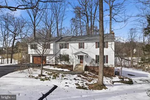 6804 Jeremiah Ct, Fairfax Station, VA 22039