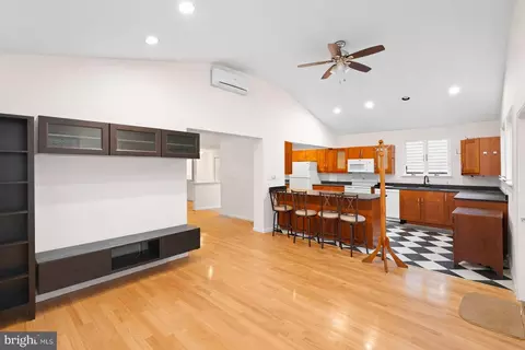 Living - 7423 Exmore St, Springfield, VA 22150 photo 9 of 9