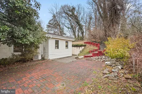 Exterior - 7423 Exmore St, Springfield, VA 22150 photo 5 of 7