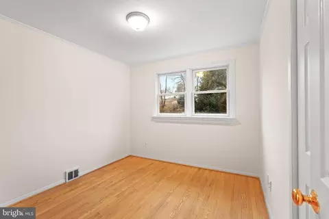 Bedroom - 7423 Exmore St, Springfield, VA 22150 photo 4 of 10