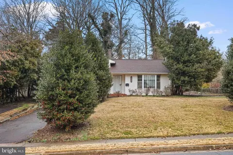 Exterior - 7423 Exmore St, Springfield, VA 22150 photo 2 of 7