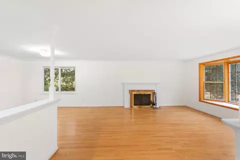 Living - 7423 Exmore St, Springfield, VA 22150 photo 3 of 9