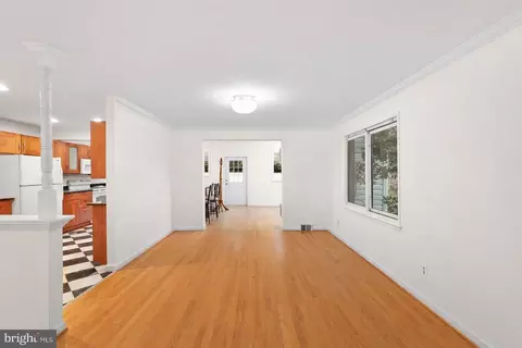 Living - 7423 Exmore St, Springfield, VA 22150 photo 8 of 9