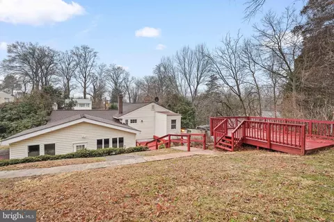 Exterior - 7423 Exmore St, Springfield, VA 22150 photo 6 of 7