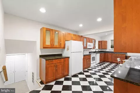 Entry Way - 7423 Exmore St, Springfield, VA 22150 photo 1 of 1