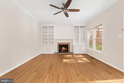 Living - 7917 Donegal Ln, Springfield, VA 22153 photo 6 of 7
