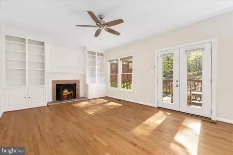 Living - 7917 Donegal Ln, Springfield, VA 22153 photo 5 of 7