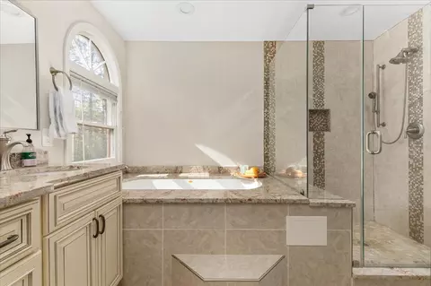 Bath - 7917 Donegal Ln, Springfield, VA 22153 photo 4 of 6