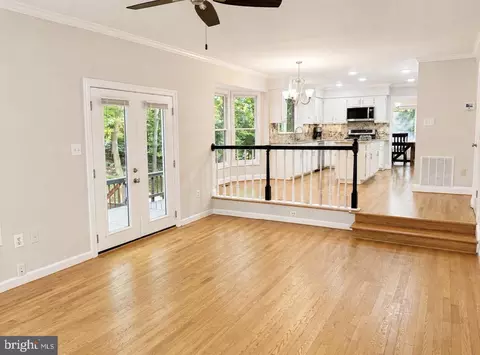 Living - 7917 Donegal Ln, Springfield, VA 22153 photo 4 of 7