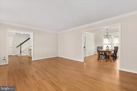 Living - 7917 Donegal Ln, Springfield, VA 22153 photo 3 of 7