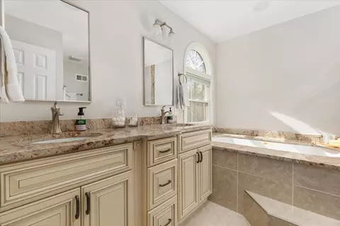 Bath - 7917 Donegal Ln, Springfield, VA 22153 photo 3 of 6